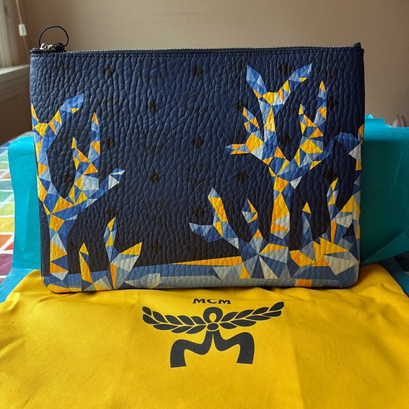 🪸  MCM AREN CROSSBODY POUCH IN CUBIC CORAL VISETOS 🪸 NWT 🪸 - Picture 2 of 16